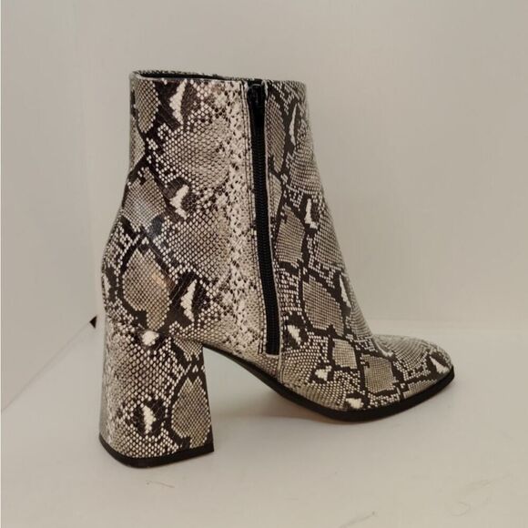 Madden Girl Womans NEW w/Tags Minglee Faux Snakeskin Ankle Boots - sz. 7 WOW! - Picture 1 of 4